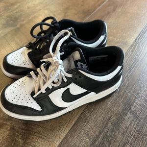 Boys Nike Sneakers Size 4 (Big Boy) Black and White